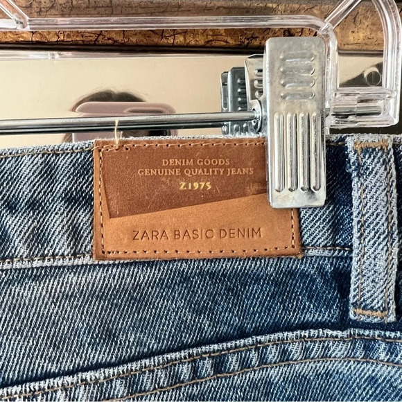 Zara Basic Denim Bug Embroidered Dripped Jeans - Picture 4 of 6